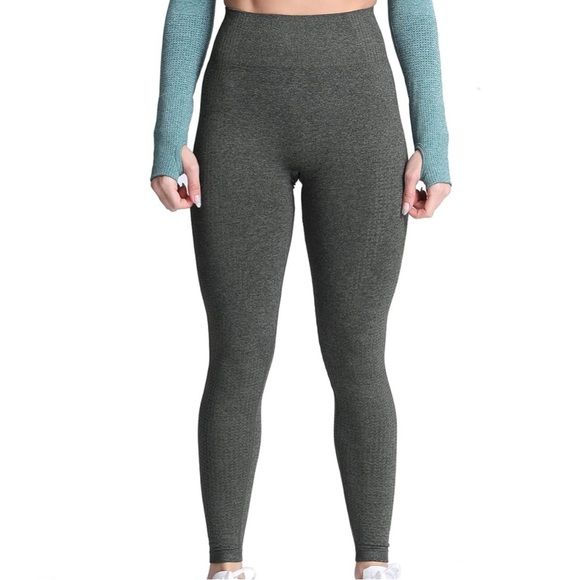 Aoxjox Women's High Waist Seamless Yoga Pants for a Flawless Workout - Picture 3 of 5